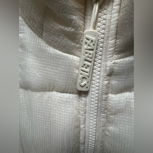 Fabletics Off-White Puffer Packable  Oversized Jacket Size Small - Picture 3 of 11